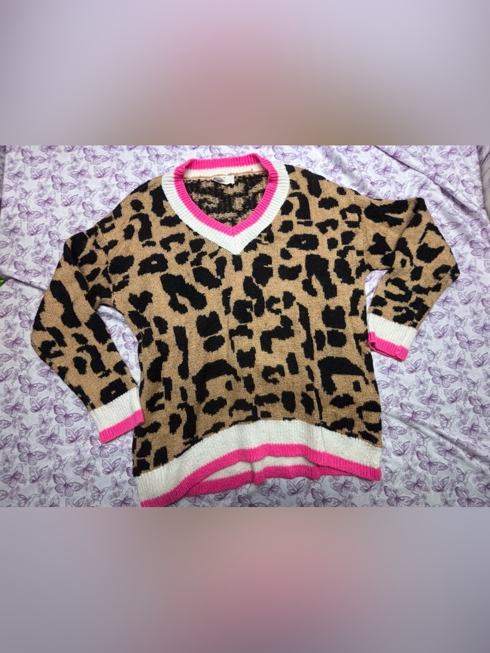 ⚛️Leopard Print V‑Neck Sweater with Pink Trim